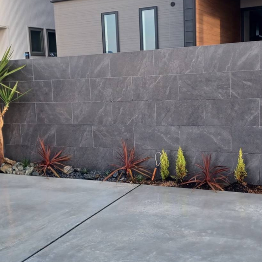 石目柄タイル 濃いグレー