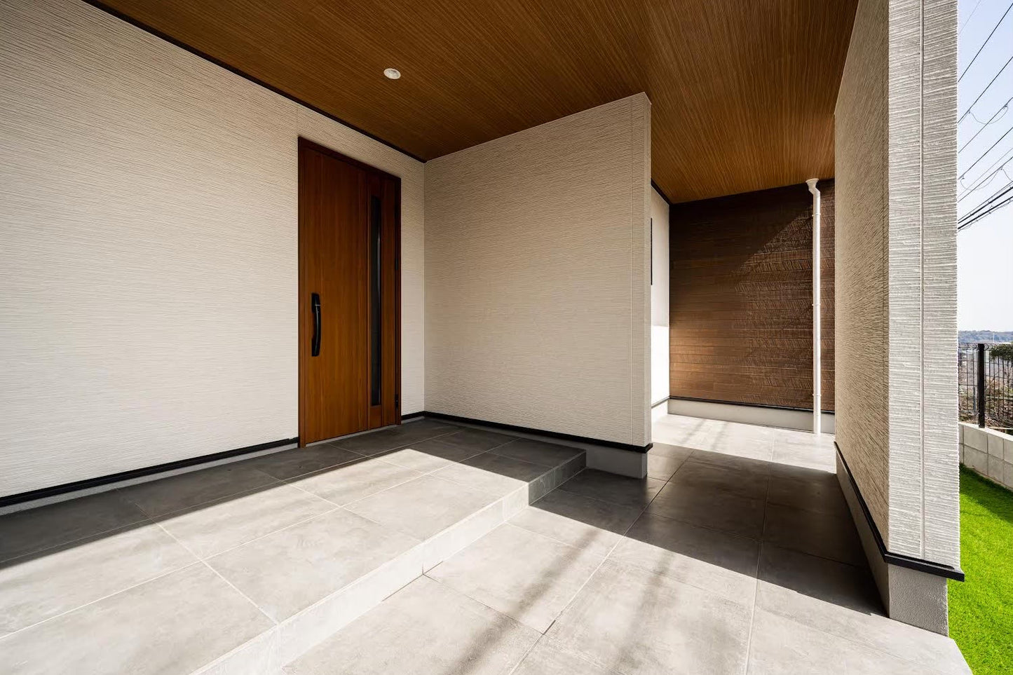 ライトグレー佐官仕上げ調タイル