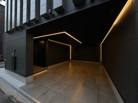 ダークグレー佐官仕上げ調タイル