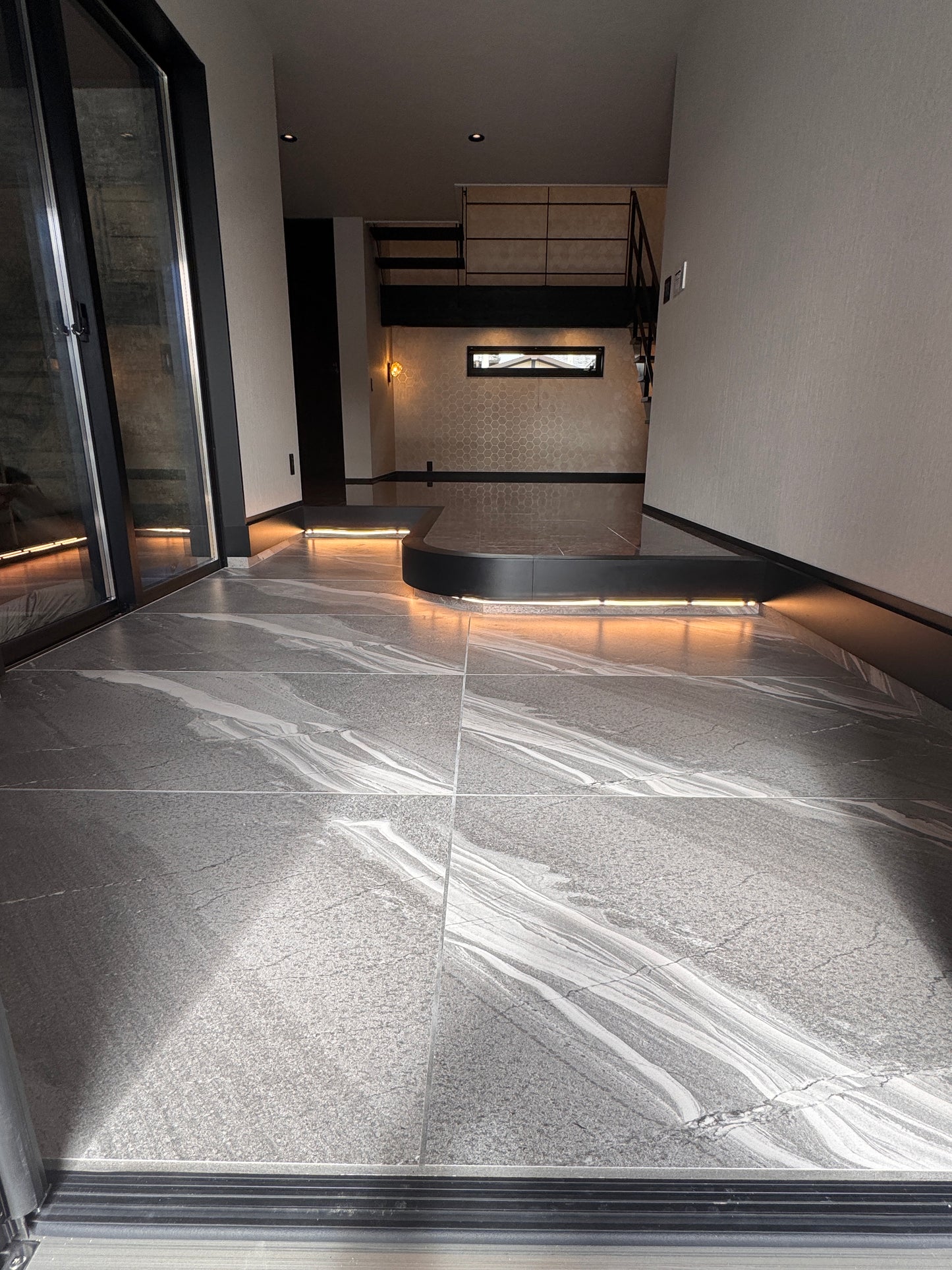 ダークグレー石目柄タイル 600×1200